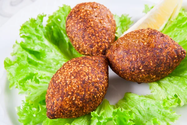 Icli kofta. Gehaktballetjes met bulgur — Stockfoto