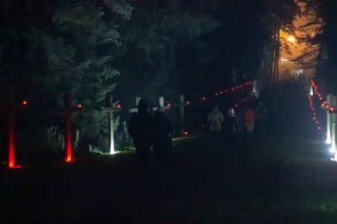 MINSK, BELARUS - 29 Ekim 2020: Minsk 'teki Kurapaty yolunda toplu infaz yerine bastırılmış kurbanların anıtı