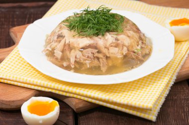 Tavuk eti, sığır eti ve domuz eti.