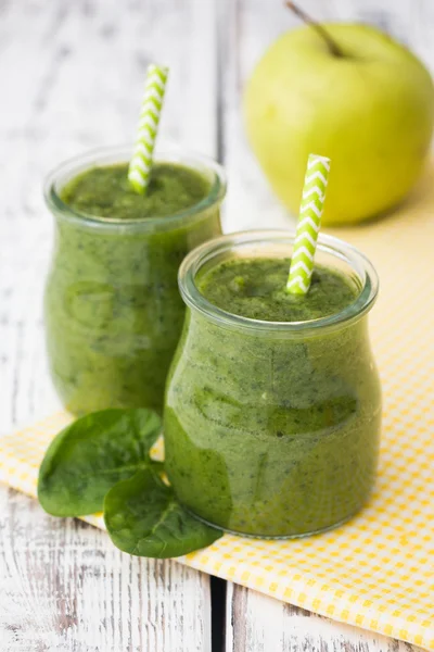 Green smoothie with apple,banana and spinach on a light background — Stock Photo, Image