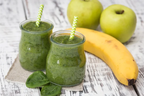 Green smoothie with apple,banana and spinach on a light background — Stock Photo, Image