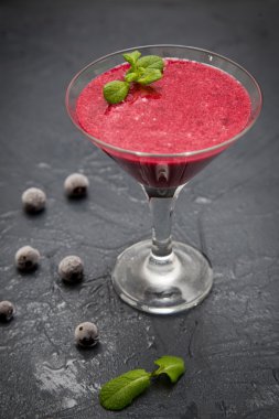 kırmızı yüzlü Dondurulmuş çilek, seçici odak, üstten görünüm. ,