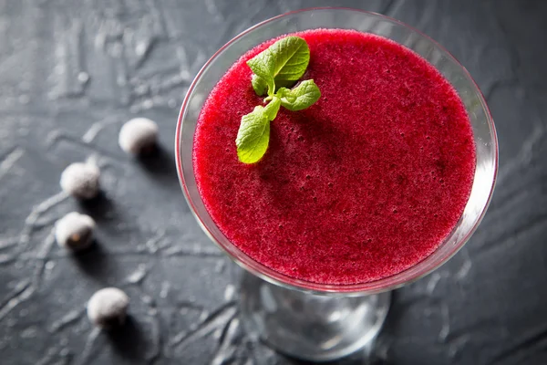 kırmızı yüzlü Dondurulmuş çilek, seçici odak, üstten görünüm. ,