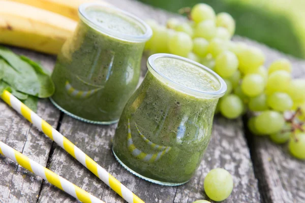 Zdrowy detox zielony smoothie — Zdjęcie stockowe