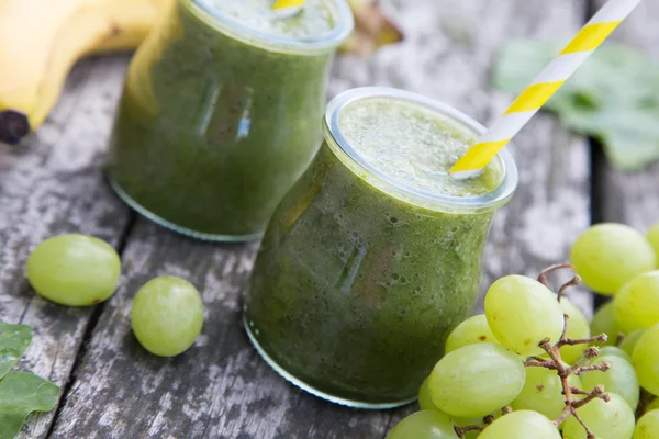 Zdrowy detox zielony smoothie — Zdjęcie stockowe