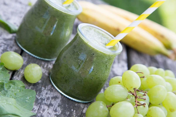 Zdrowy detox zielony smoothie — Zdjęcie stockowe