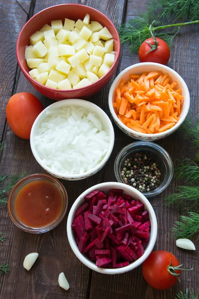 Інгредієнти для борщу, бурякового супу, бурякового супу: морква, оніо — стокове фото