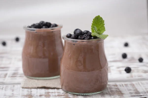 Gezonde ontbijt of's ochtends snack met chia zaden chocolade pud — Stockfoto