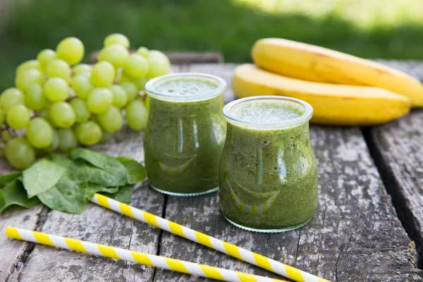 Healthy detox green smoothie — Stock Photo, Image