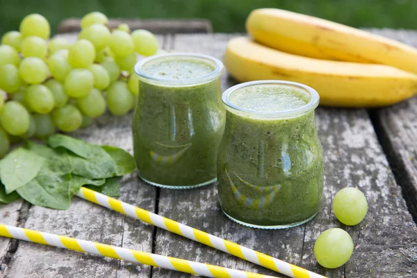 Healthy detox green smoothie — Stock Photo, Image