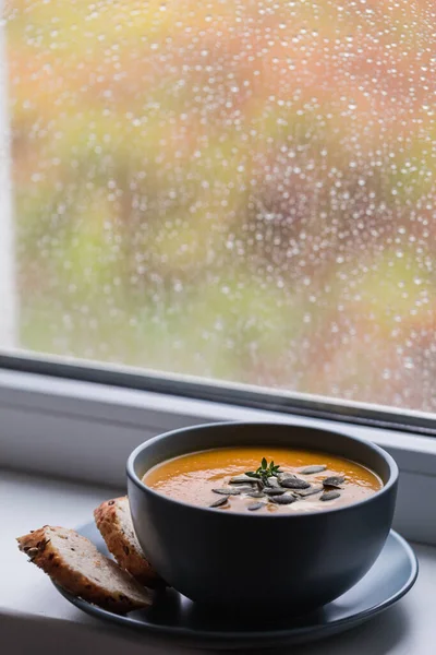 Pumpkin Carrot Cream Soup Pumpkin Seeds Toasted Bread Windowsill Cozy — Stock Photo, Image
