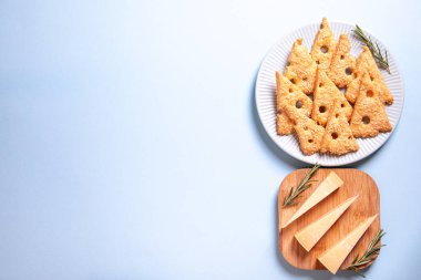 Biberiyeli parmesan aromalı kurabiyeler. Tuzlu peynirli kurabiye. Sağlıklı atıştırmalıklar. arkaplan resmi. Üst görünüm, kopyala boşluk, düz uzanma.