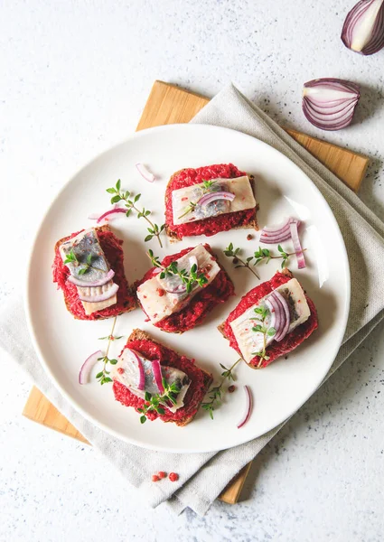 Heringsvorspeise Hering Mit Rüben Auf Roggenbrot Brain Food Konzept Hausmannskost — Stockfoto