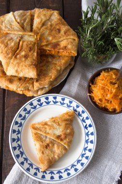 yumurta haşlanmış lahana dolgulu pasta olduğunu