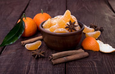 Mandalina kabuk tarçın ve anisetree eski ahşap tablo