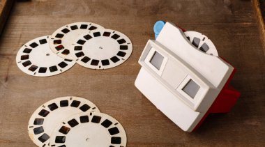 Kırsal ahşap üzerinde antika stereoskop görüntüleyici