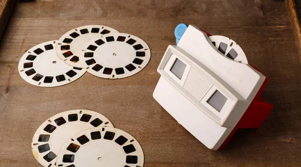 Kırsal ahşap üzerinde antika stereoskop görüntüleyici