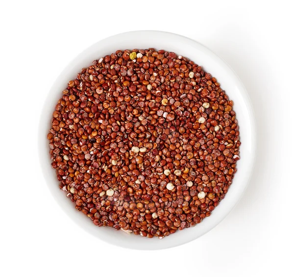 Tigela de quinoa vermelha isolada em branco, de cima — Fotografia de Stock