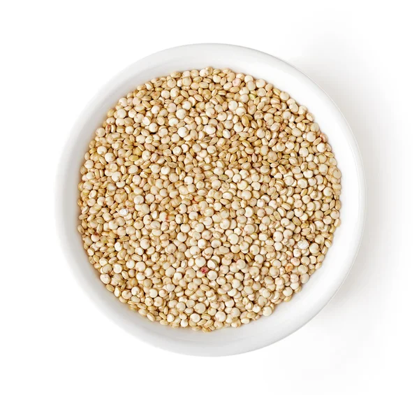 Tigela de quinoa branca isolada sobre branco, de cima — Fotografia de Stock