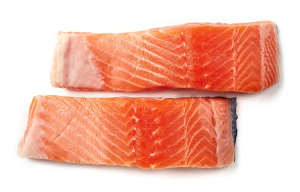 Свіже сире філе лосося ізольоване на білому, зверху — стокове фото