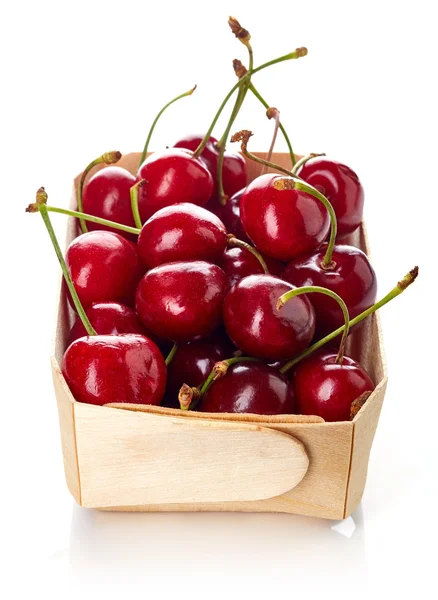 Cereza en caja de madera aislada en blanco — Foto de Stock