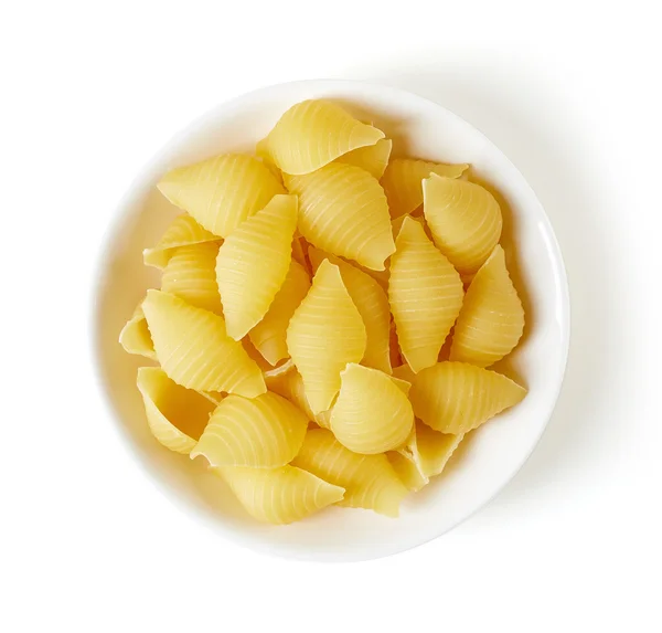 Pasta en un tazón aislado sobre blanco, desde arriba — Foto de Stock