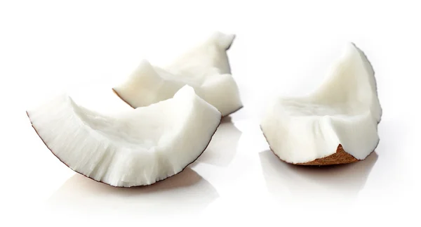 Kokos z bliska na białym tle — Zdjęcie stockowe