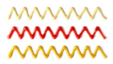 Beyaz arka planda izole edilmiş domates ketçap, mayonez ve hardal lekeleri.