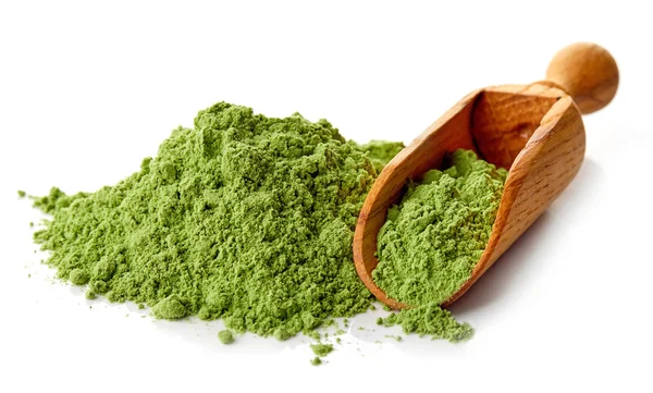 Genç arpa veya buğday çimen, detoks superfood, beyaz arka plan
