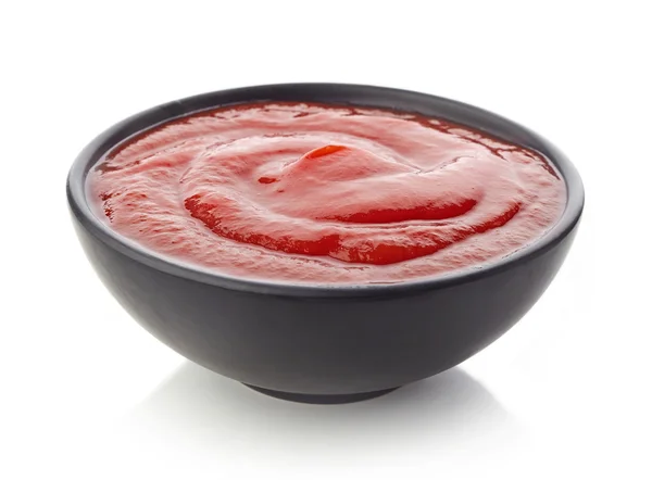 Ketchup o salsa de tomate sobre fondo blanco — Foto de Stock