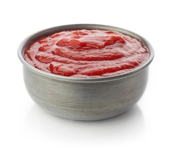 Ketchup o salsa de tomate sobre fondo blanco — Foto de Stock