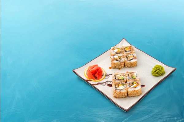 Sushi-Brötchen-Set mit Sesam — Stockfoto