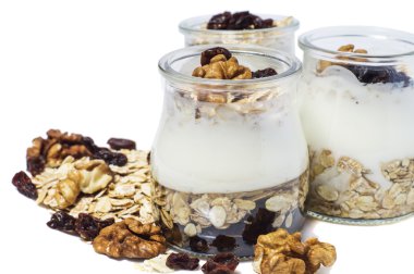 Sağlıklı kahvaltı - yoğurt Kuruyemiş ile