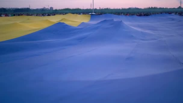 Gran Bandera Desplegada Ucrania Ondea Viento Concepto Del Día Independencia — Vídeos de Stock