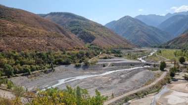 Sonbaharda dağların havadan görünüşü