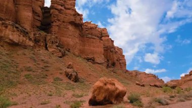 Dağ vadisinin güzel manzarası 