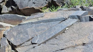 Taşlarla dolu güzel bir manzara. Doğa arkaplanı.