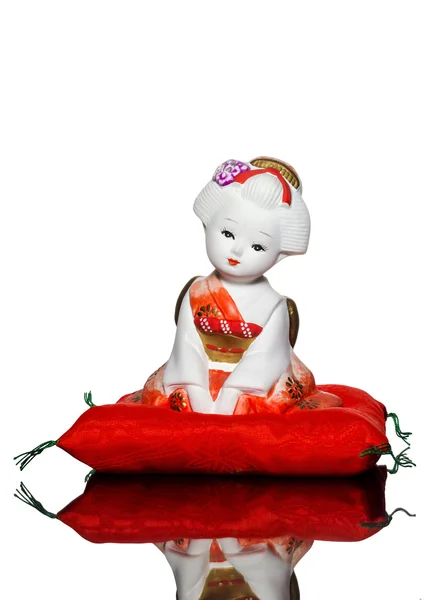 Beyaz arka plan üzerinde küçük kız bebek üzerinde boyama.