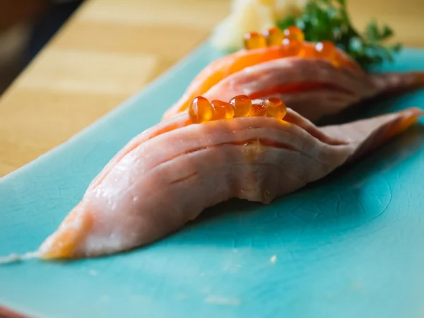 Toro sushi di salmone o di salmone grasso, concetto di fondo — Foto Stock