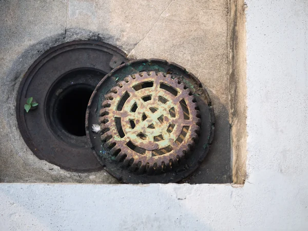 Paslı çatı drenaj: çatı güverte için yağmur suyu drenaj sistemi