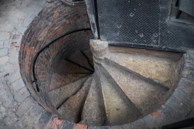 Eski ahşap döner merdiven