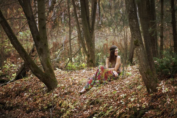 Karanlık bir orman kız