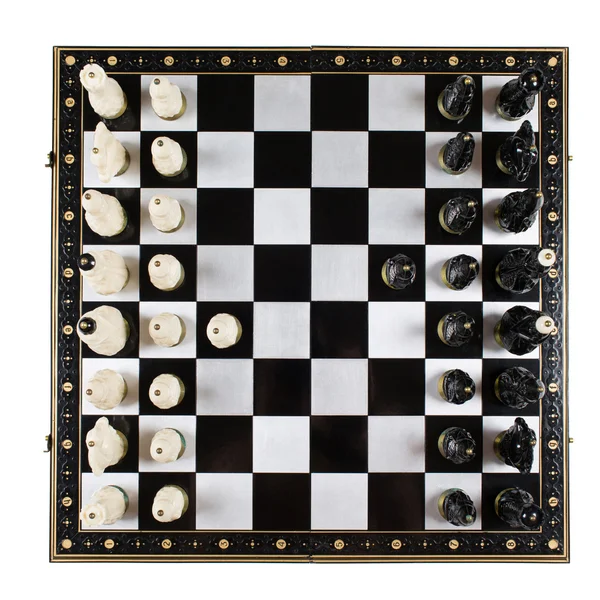 Glasschachfiguren auf einem Schachbrett — Stockfoto