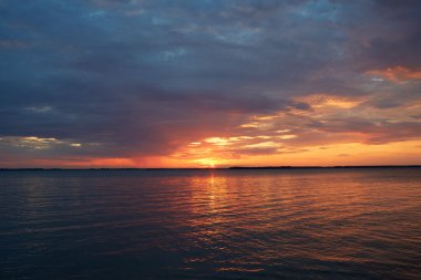 Denizde gün batımı