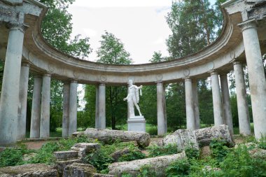 Apollo colonnade Pavlovsk, St. Petersburg içinde