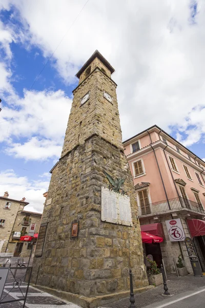 Amatrice, una hermosa ciudad en la provincia de Rieti, en Italia — Foto de Stock