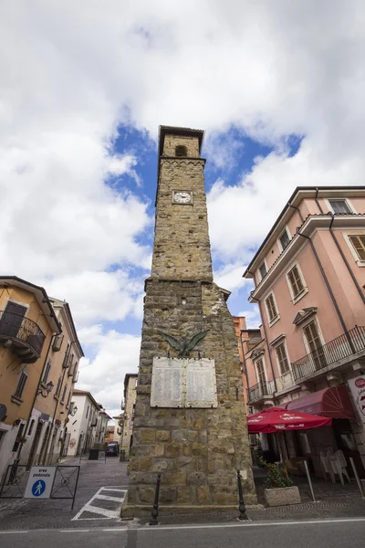 Amatrice, una hermosa ciudad en la provincia de Rieti, en Italia — Foto de Stock