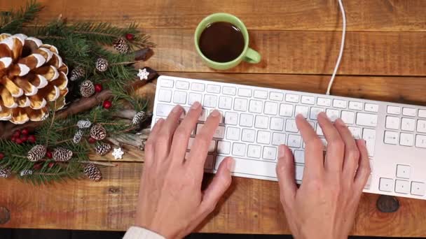 Vista Sua Área Trabalho Inteligente Com Uma Decoração Natal Bagas — Vídeo de Stock
