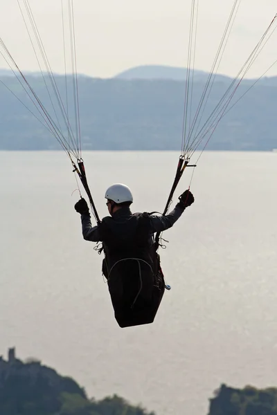 Parapente en el lago — Foto de Stock