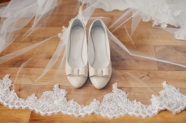 beyaz düğün ayakkabıları